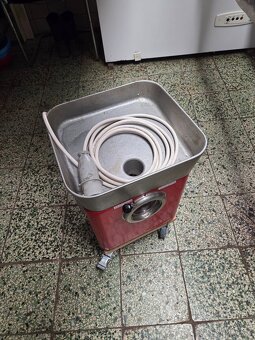 Řeznický mlýnek na maso PROFI - 6