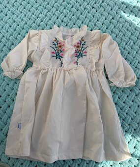 Šaty s výšivkovými prvky - 6