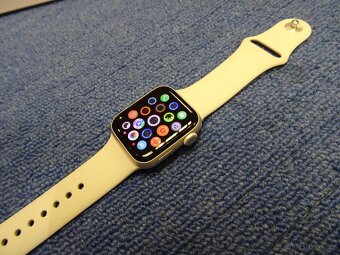 Apple Watch SE 40mm CZ záruka 9/2026 100%baterie - 6