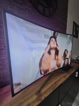 Samsung Smart TV prohnutá 49" - 6