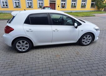 Toyota Auris 1,4 D4-D nafta manuál 66 kw - 6