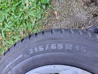 Zimni pneu 215/65/15 - 6