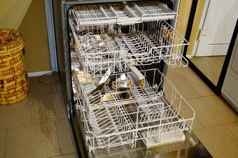 Miele myčka nerezová vestavná G 1142 SCi , tři koše - 6