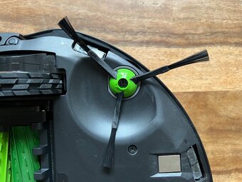 Robotický vysavač iRobot Roomba Combo j7 - 6