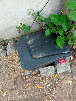 Montaz roboticke sekacky na hranicni drat napr. Parkside - 6