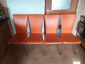 Jídelní stůl (sklo) + 4x židle (koženka) - 6