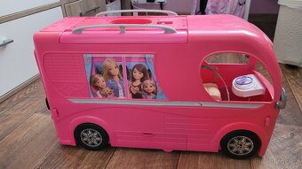 Velký Barbie karavan + panenky - 6