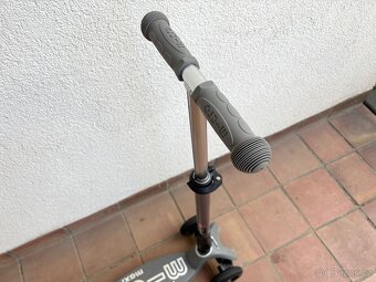 Koloběžka Micro Maxi T Deluxe šedá - 6