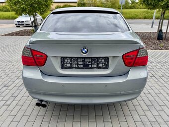 BMW e90 325i MANUÁL SPORTSITZE XENONY - 6