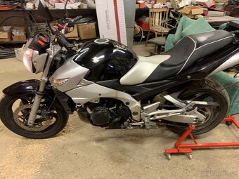 Suziki GSR 600 - 6