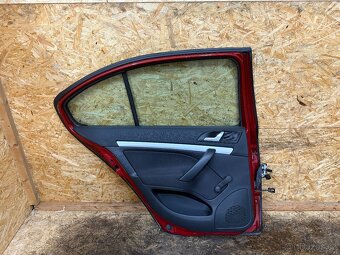 LEVÉ ZADNÍ DVEŘE ŠKODA OCTAVIA 2 SEDAN 9892 - 6