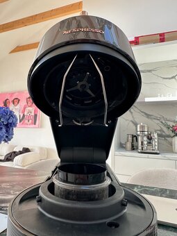 Luxusní kávovar Nespresso Vertuo Next Premium Brown Rich - 6