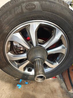 HYUNDAI i20 orig alu sada 185/65/15 TPMS Michelin - 6