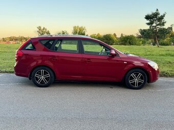 Kia Ceed 1.4i Combi / 96700km / tažné / dvě sady kol / klima - 6