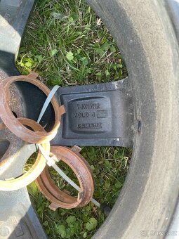 Sada alu kol Dezent s zimními pneumatika 235/60 R17. - 6