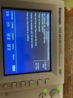 Tektronix TDS 2012B osciloskop - 6