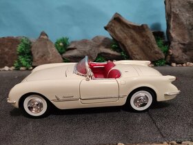 Prodám model 1:18 Chevrolet corvette 1954 - 6
