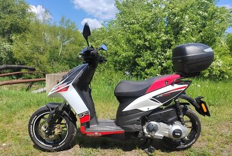 Aprilia sr 125motard - 6