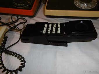 tlačítkový telefon retro více kusů - 6