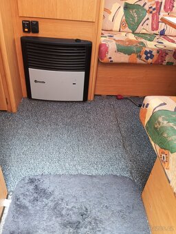 Hezký čistý nepoškozený obytný karavan SK.B - 6