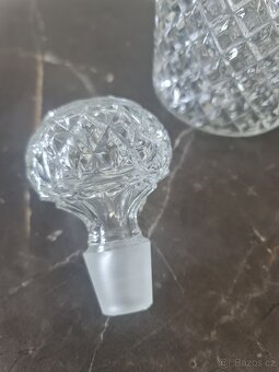 Karafa se šesti sklenkami - 6