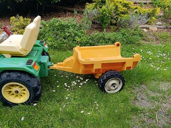 Šlapací traktor John Deere - 6
