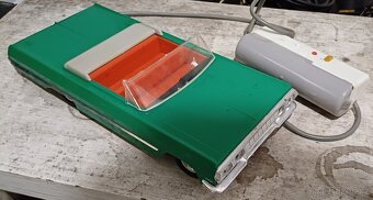 Sběratelské retro elektro-auto z 60. let s dálkovým ovládání - 6