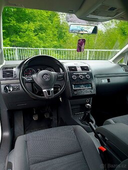 VW Touran 1.6Tdi 66kw 10/2013, servis Porsche - 6