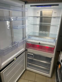 Nepoužitá široká lednice Beko RCNE720E3VZXPN - 6