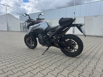 KTM Duke 790 rv 2024 najeto 4900 km, jako NOVÁ, v záruce - 6