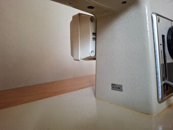 Šicí stroj Lucznik 438 ve skříni - 6