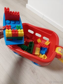 Ecoiffier vozík na tahání s Abrick stavebnicí a destičkou - 6