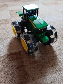 Traktor se svítícíma kolama - 6