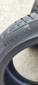 235/45/18 Pirelli Sottozero 3 Winter, DOT 3323,  7.5-7.0mm. - 6