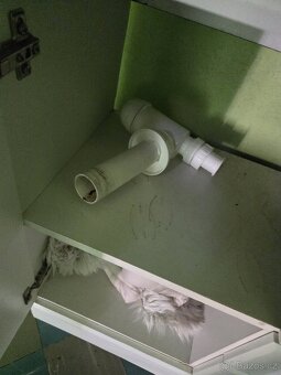 Skříňka s umyvadle - 6