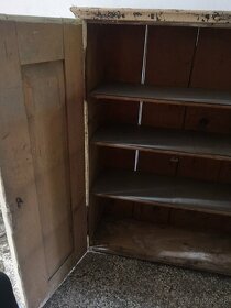 Stará skříňka, měkké dřevo, k renovaci - 6