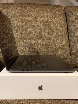 MacBook Pro 14" M3 PRO SK 2023 Vesmírně černý - 6