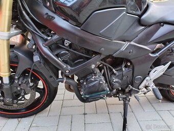 Suzuki gsr 750 - 6