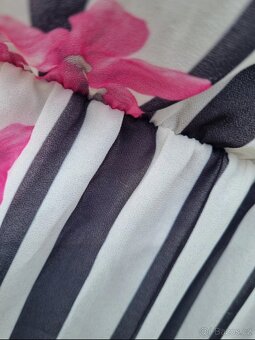 Lehké vzdušné šaty. M 38 10 - 6