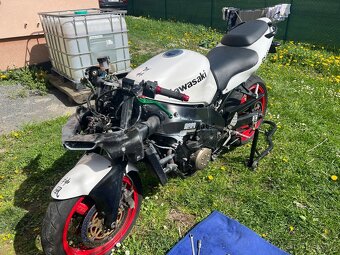 Kawasaki zx9r V Rezervaci do Soboty 7.6 - 6