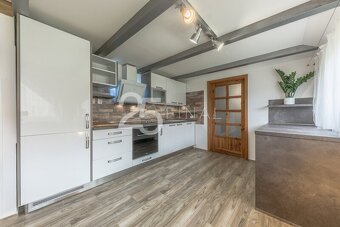 Prodej samostatné 1/3 rodinného domu se zahradou ve Zvířetic - 6