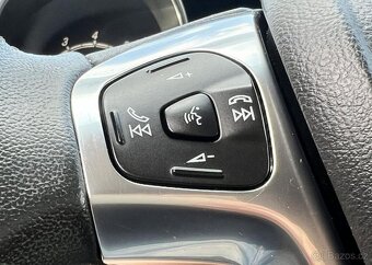 Ford Fiesta 1.0i KLIMA VÝHŘEV PŘ. SEDADEL manuál 92 kw - 6