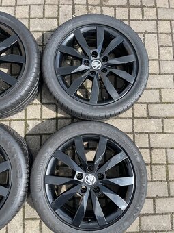 ORIGINÁL Alu Škoda CRYSTAL R17, 5x112 - TOP STAV, LETNÍ - 6