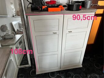 Prodám předsíňový nábytek – 2x komoda, skříň a zrcadlo - 6