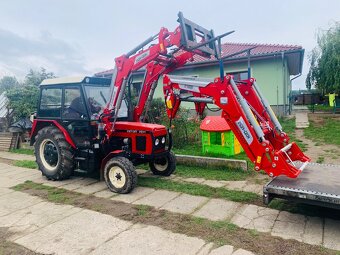 MONTUJEME ČELNÍ NAKLADAČE INTER-TECH.. - 6