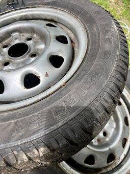 2ks kola s velmi hezkým zimním pneu Felicia 165/70 r13 - 6