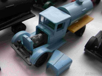Predam historicke ruske plastikove modely ZIL AAA v 1:87 - 6