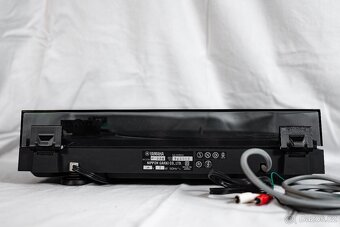 Gramofon YAMAHA - 6