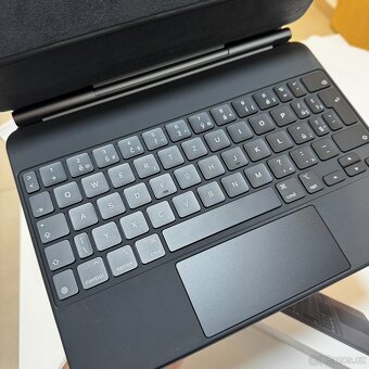 iPad Magic Keyboard 11" (PRO 4th + AIR 5th gen) – černá - 6