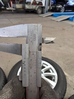 Prodám hezká 16" alu kola Borbet se zimními pneu - 6